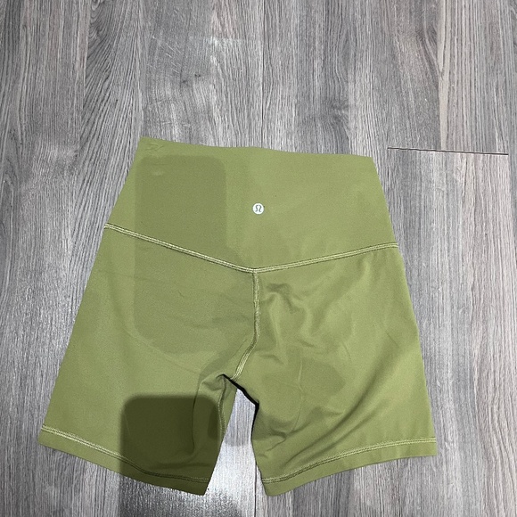 lululemon align shorts size 6, 6" inseam - Picture 1 of 1